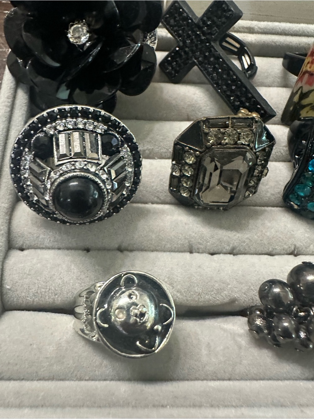 Vintage Lot of 8 Statement Rings | Adjustable Black, Rhinestone Costume Jewelry - Picture 6 of 8